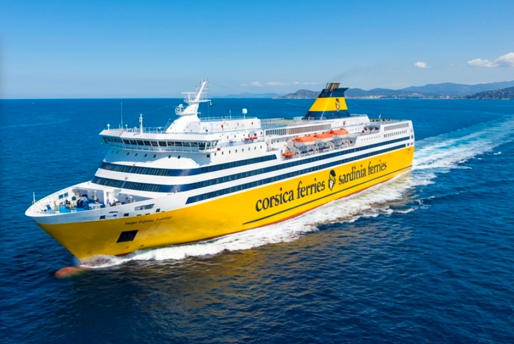 Nave Corsica Ferries classe Mega.